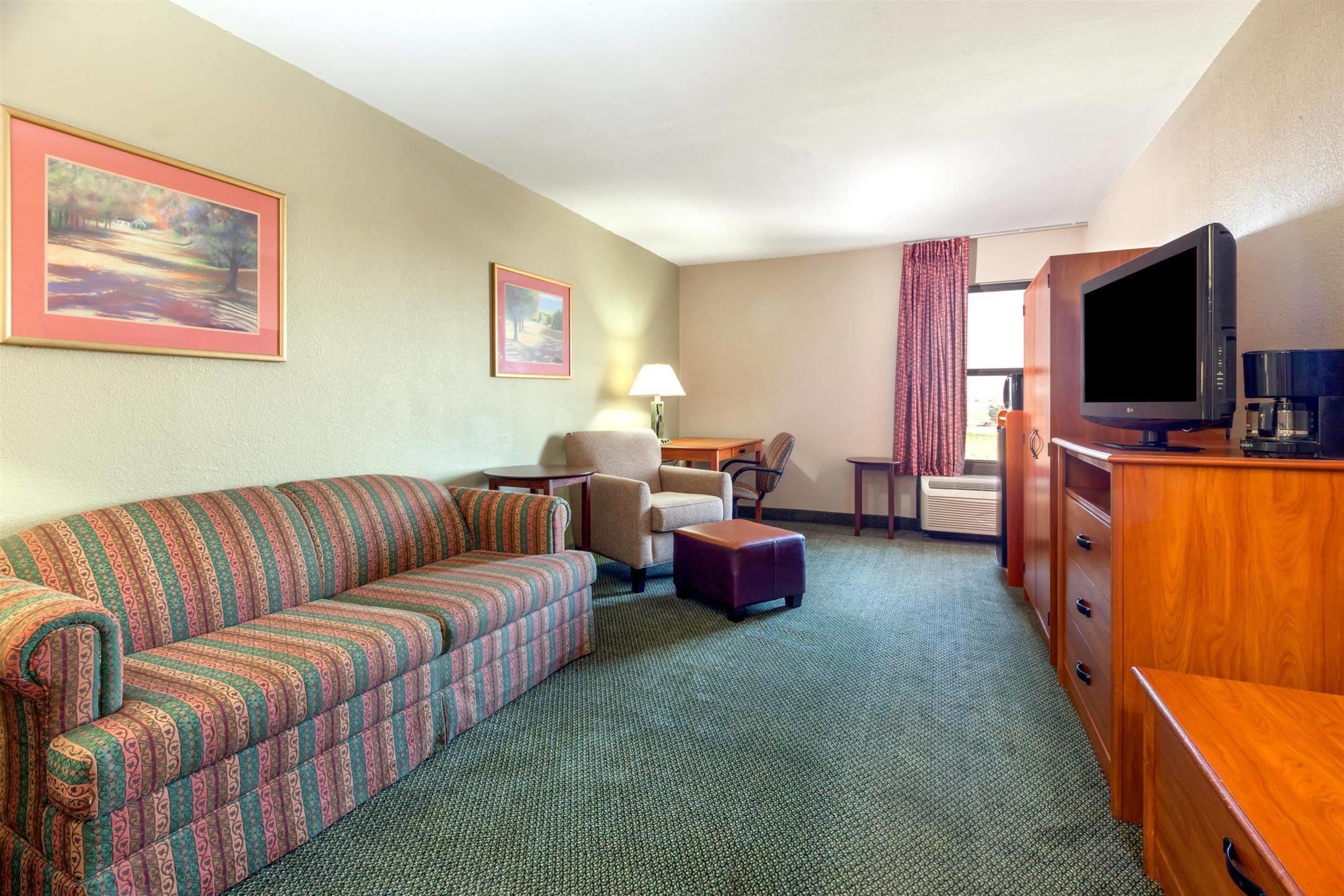 Baymont By Wyndham Amarillo East Hotel Buitenkant foto